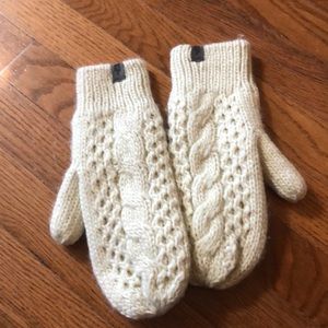 North face mittens. Cream. So cute!